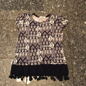 pattern black and white T-shirt with fuzzies